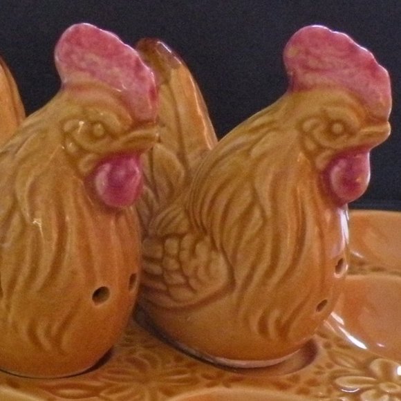 Vintage Country Egg Plate w/matching Hen S&P Shakers - Picture 2 of 6